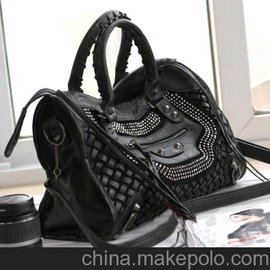 女包廠家復古仿真皮機車包 女包 鉚釘女包 箱包工廠 女包批發(fā)