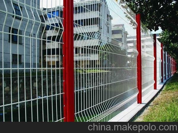 供應安平縣暢盈絲網制品有限公司不同型號護欄網 小區(qū)護欄網圖片