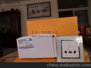 횲