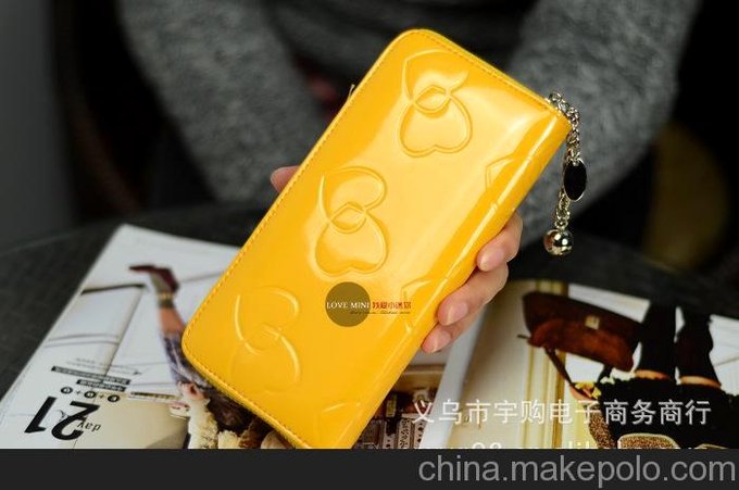 廣州包包批發(fā)夜市擺地?cái)偢鞣N錢包 手拿包 斜挎包圖片